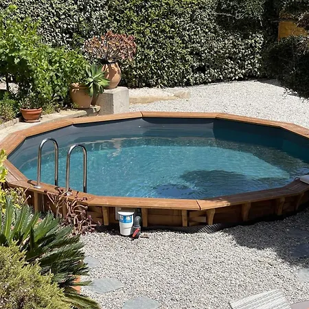 Vue Presqu'ile De Giens Avec Piscine Hyères