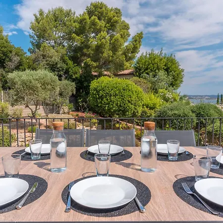 Vue Presqu'ile De Giens Avec Piscine Hyères