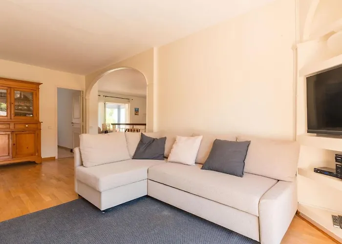 Vue Presqu'ile De Giens Avec Piscine *