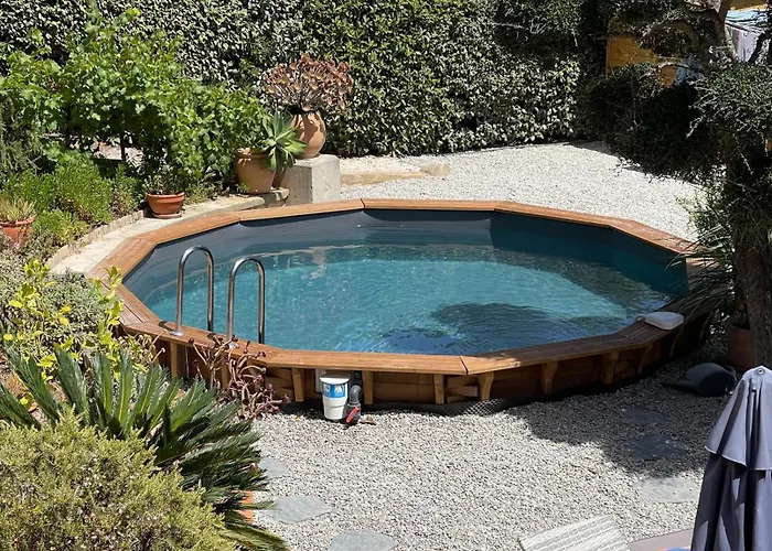 Vue Presqu'ile De Giens Avec Piscine Hyères