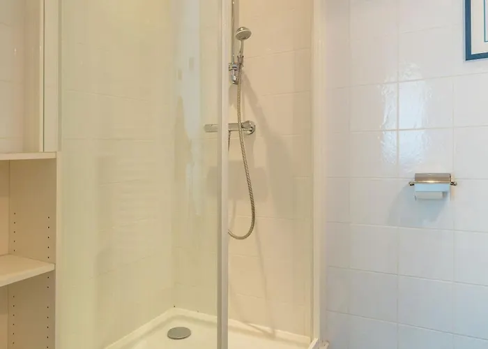 Vue Presqu'ile De Giens Avec Piscine Hyères