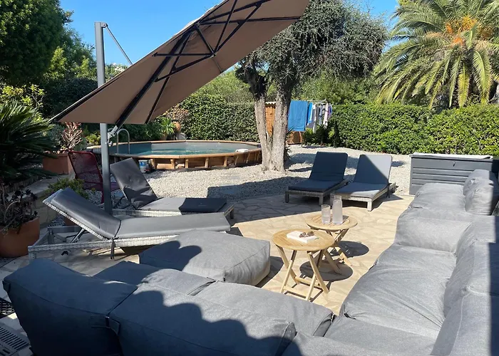 Vue Presqu'ile De Giens Avec Piscine